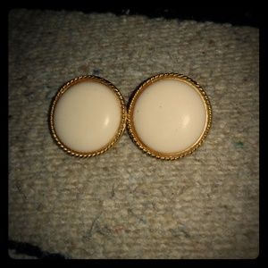 Vntge clip on circular goldtone earrings